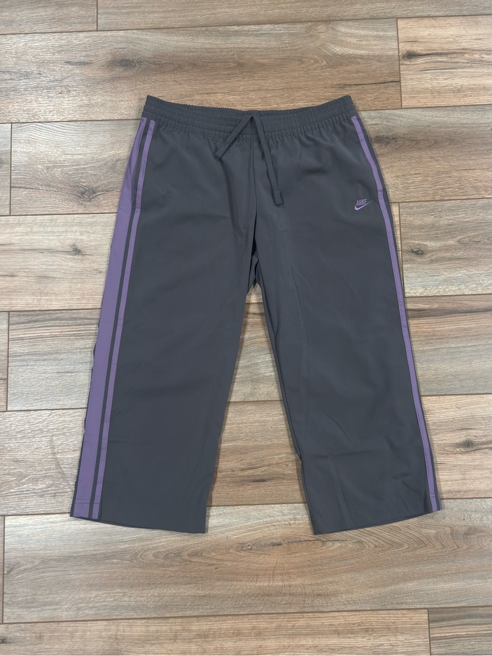 NIKE Vintage 90s Silver Tag Y2k Gray & Purple Wide Leg Track Capris | Sz Medium
